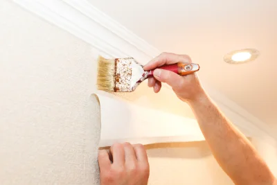 Pose de papier peint à Levernois — revêtements muraux et toiles de verre
